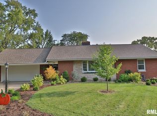 218 W Ridgemont Rd, Peoria, IL 61614