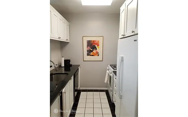 Rented by Douglas Elliman | media 15