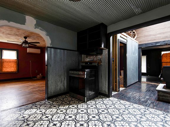 4th image of 1024 N Brown Avenue
