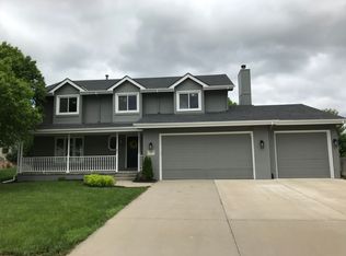 1103 Roland Dr, Papillion, NE 68046