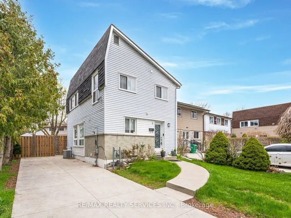 9 Hawkins Ct, Brampton, ON L6S 2N7
