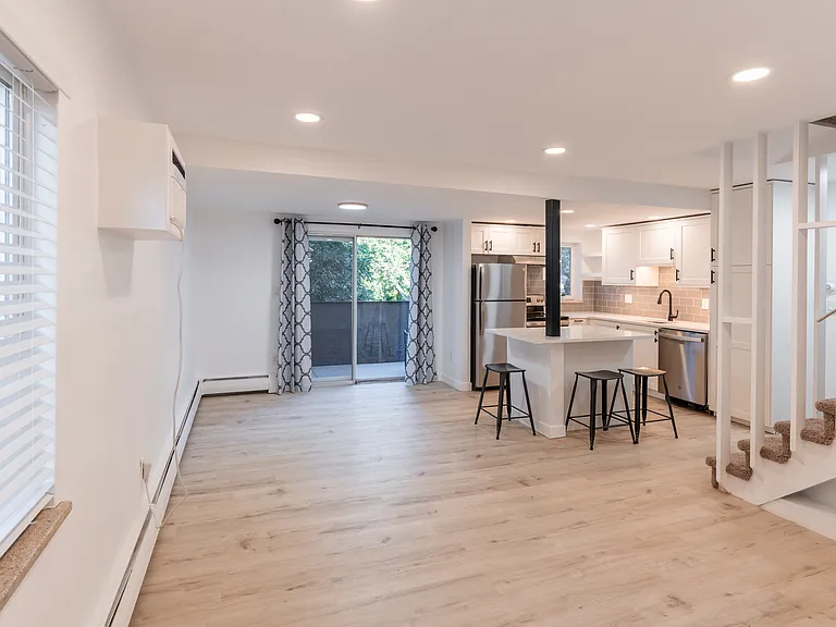 1149 Columbine St #201 — Photo 3