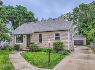 539 Cleveland Ave, Elgin, IL 60120