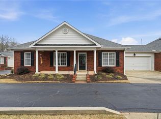 102 Courtyard Ln, Woodstock, GA 30189