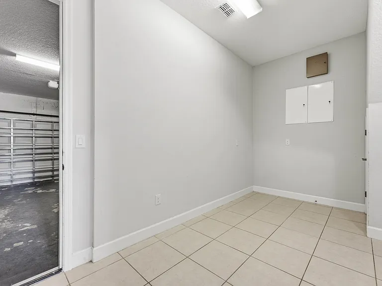 9025 Laureate Blvd — Photo 5