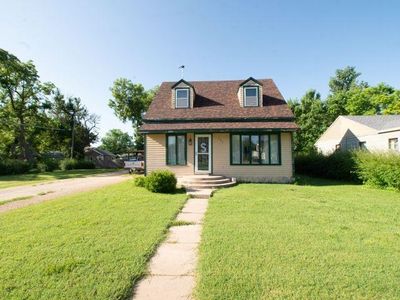 409 W Grand Ave, Hillsboro, KS, 67063