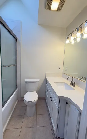 717 W Milford St #101 — Photo 3
