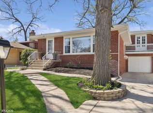 910 Meadowcrest Rd, La Grange Park, IL 60526