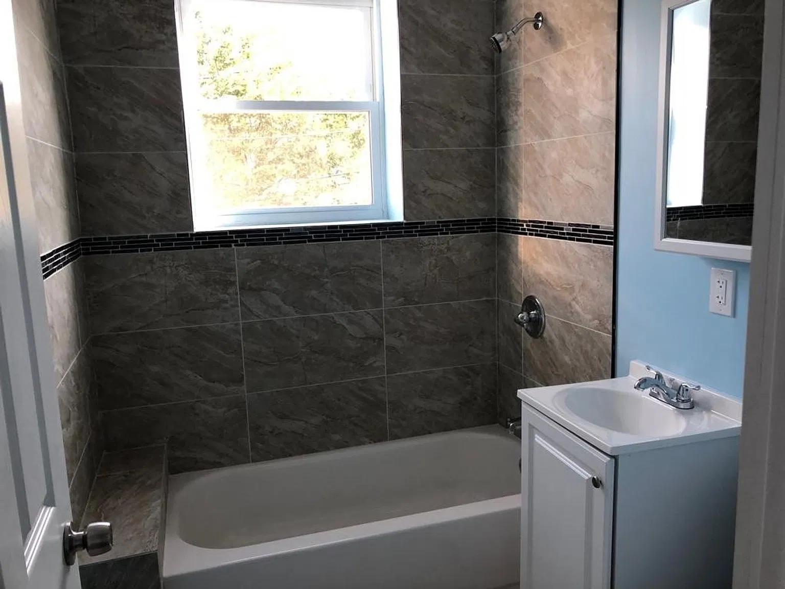 9 Vanderpool Street - Retail - 62 Elizabeth — Photo 4