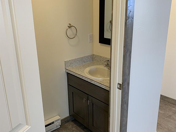 3rd image of 831 Gibbon St Unit 3