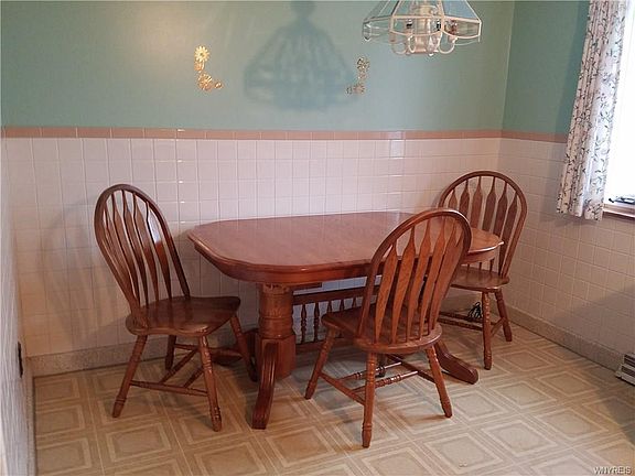 5th image of 38 Joanne Ln