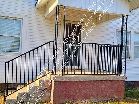2nd image of 1915 43rd Ave NE APT D