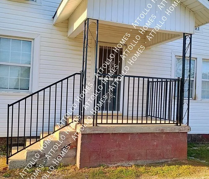 1915 43rd Ave NE #D — Photo 2