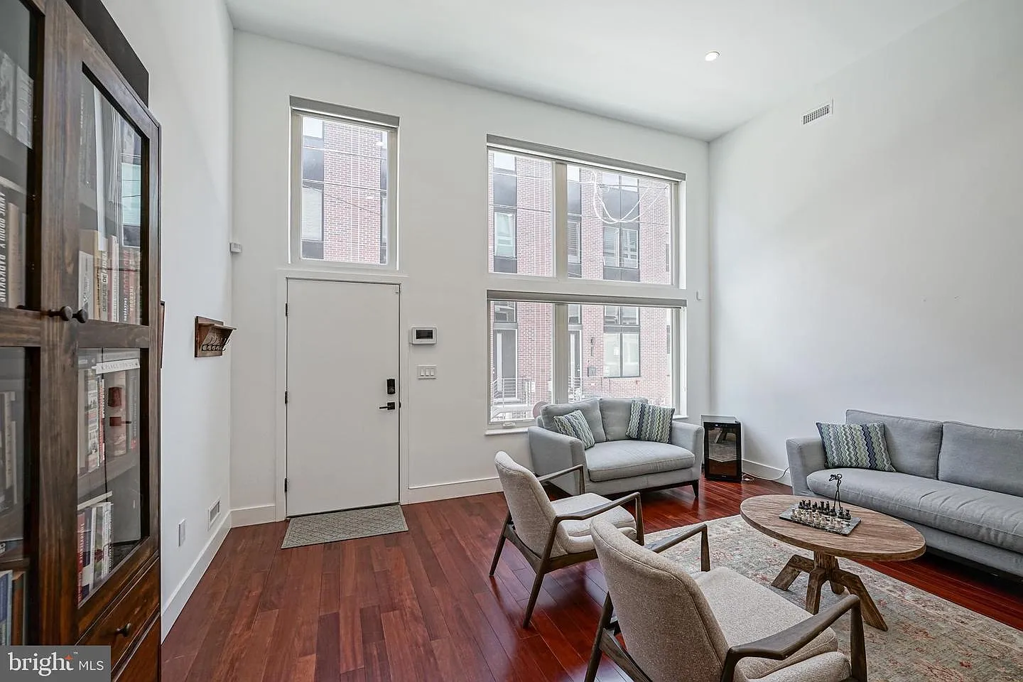 3 bed, 2300 sqft, $3,795 — Photo 4