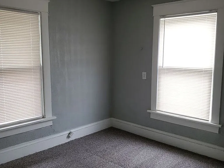 1615 Rowland Ave NE — Photo 5