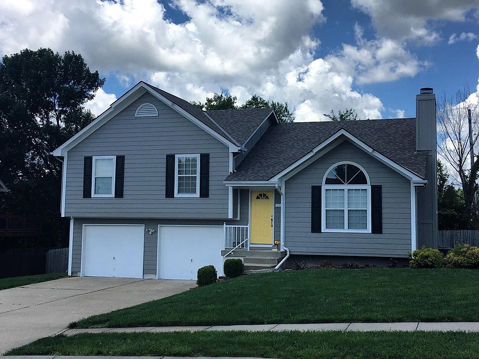 1st image of 1300 NE Burgandy Ln