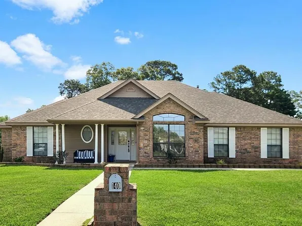 140 Corley Cir, Wake Village, TX 75501