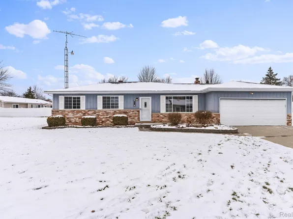 9338 Park Pl, Swartz Creek, MI 48473