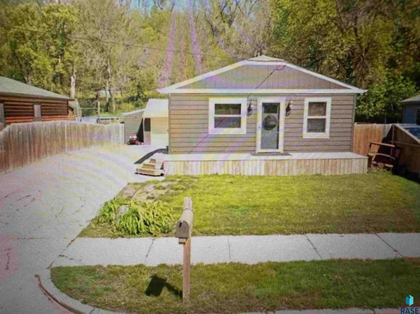 1812 N Wayland Ave, Sioux Falls, SD 57103