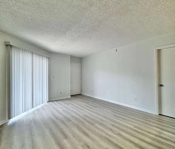 150 Santa Clara Dr #5 — Photo 3