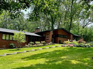 8 Creekwood Ln, Saint Louis, MO 63124