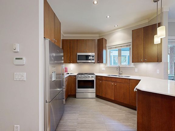 5th image of 839 W 14th Ave