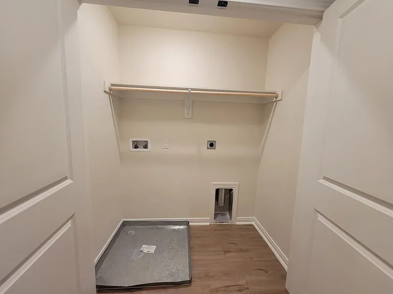 2318 Tulipwood Cv #101 — Photo 12