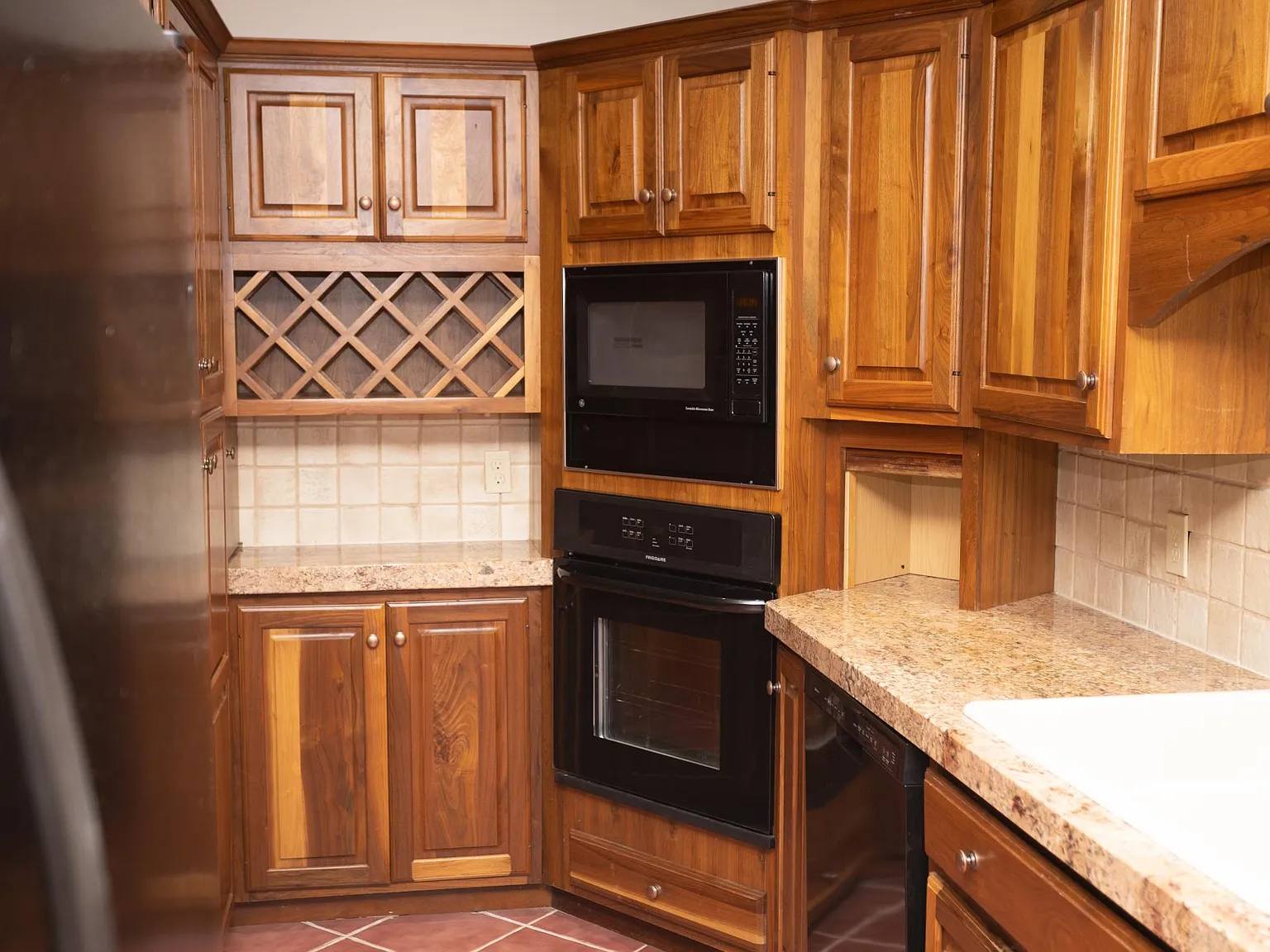 2 bed, 1868 sqft, $2,100 — Photo 3