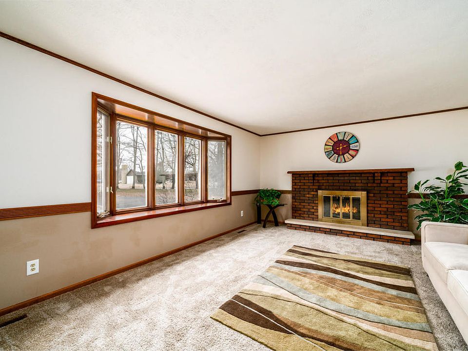 275 13th St, Plainwell, MI 49080 | Zillow