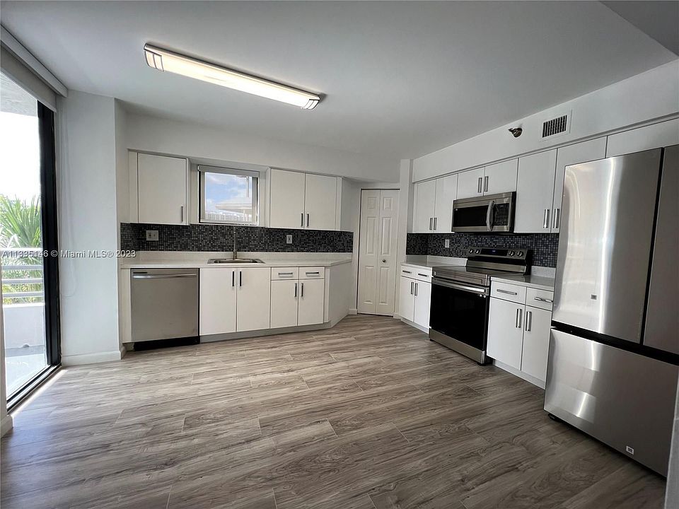 1st image of 3300 NE 191st St APT 418