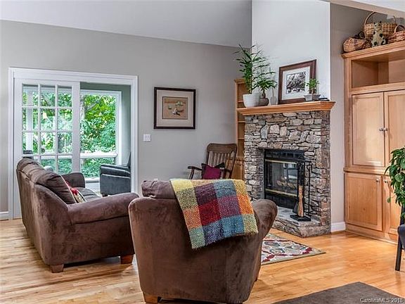 4th image of 11 Little Cedar Ct