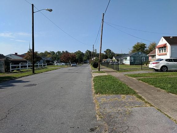 4th image of 225 Dunbar St