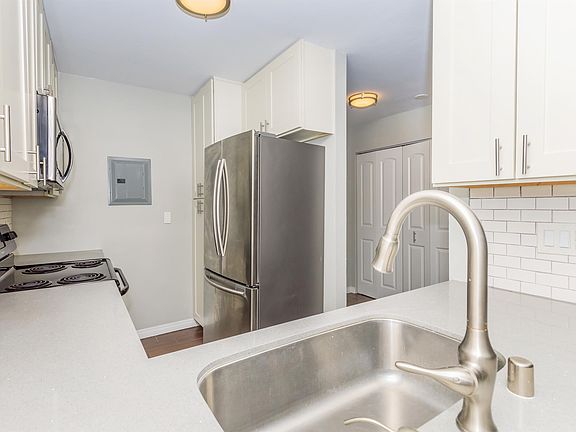 4th image of 11152 Wallingsford Rd APT 8O