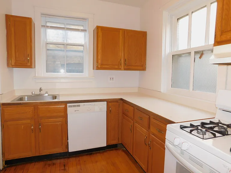 625 11th St #2 — Photo 7