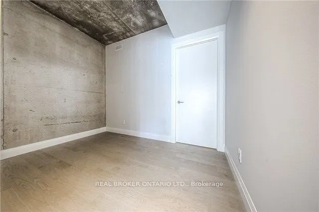 224 King St W #704 — Photo 8