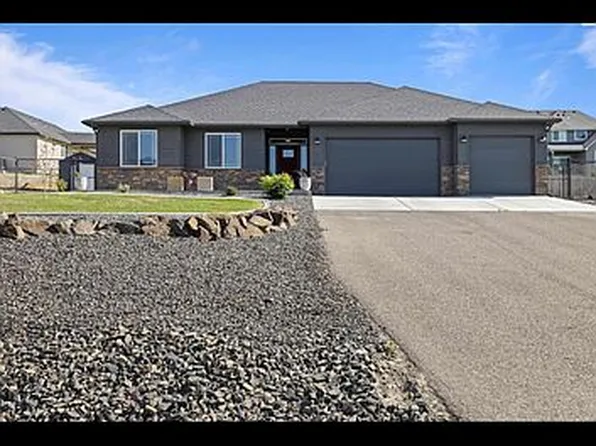 22011 E Berry Dr, Benton City, WA 99320