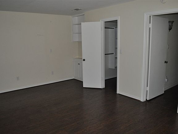 5th image of 180 Davis Rd