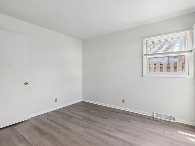 1933 S 72nd St #1933 — Photo 15