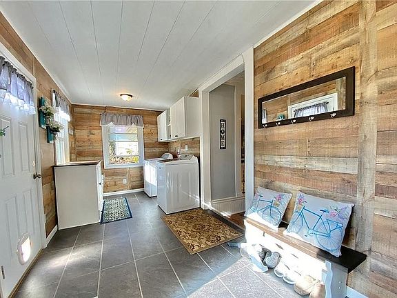 Mud/Laundry Room