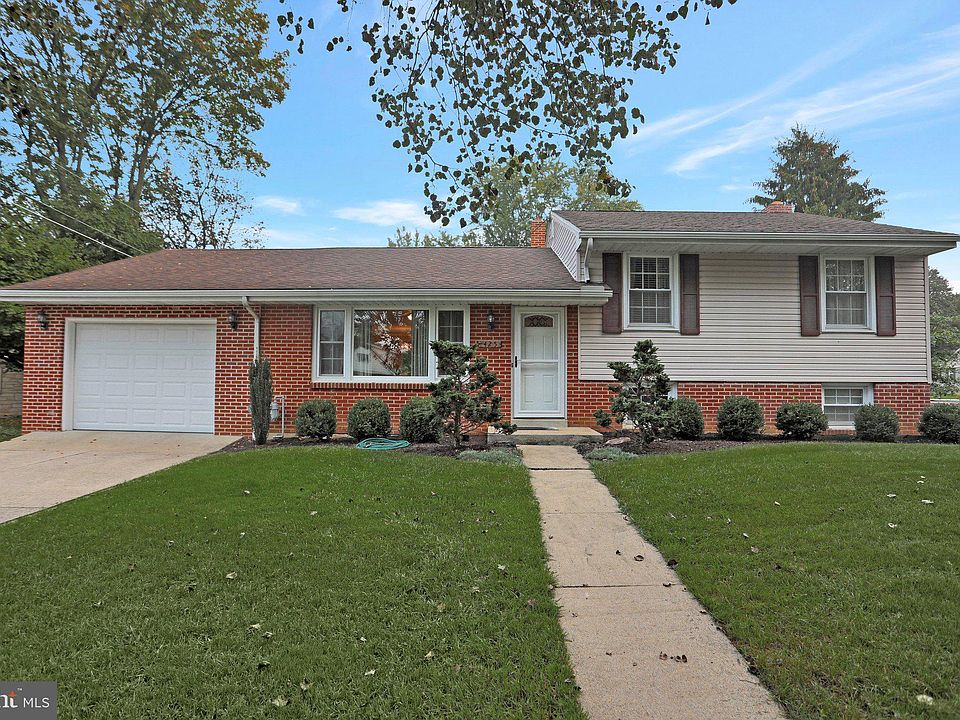 1st image of 425 Herwen Dr