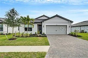 4 bed, 2.0 bath, 1828 sqft, $3,200 — Photo 1