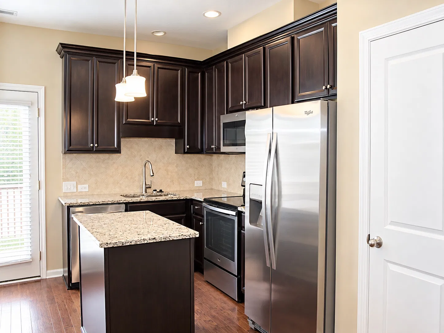 2 bed, 1400 sqft, $1,595 — Photo 3