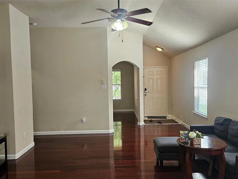 9611 Drummond Cliff Ln — Photo 4