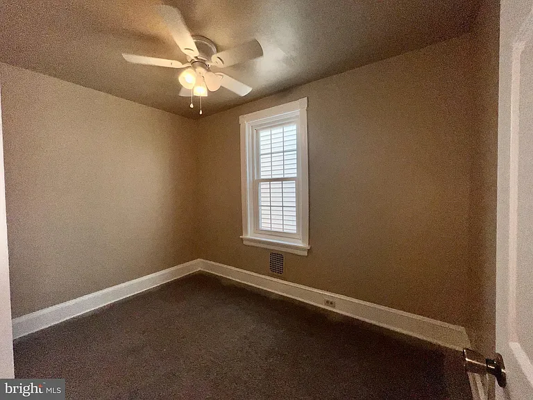 40 Lincoln Ave — Photo 14