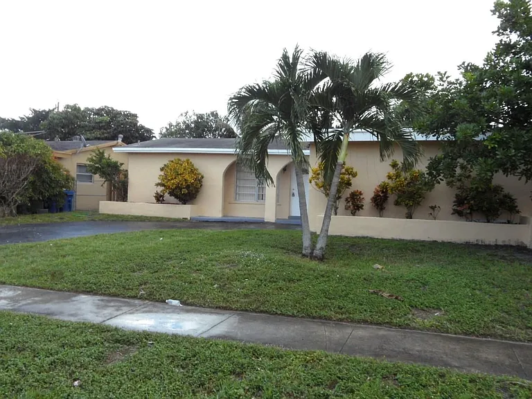 9100 NW 26th Pl — Photo 8