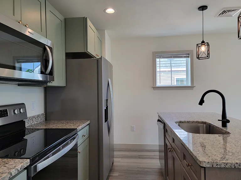 11 Yacht Ave #C — Photo 6