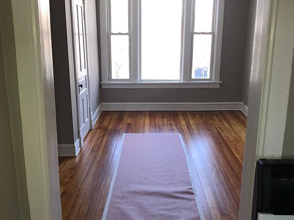 4th image of 1729 W Newport Ave APT 2F