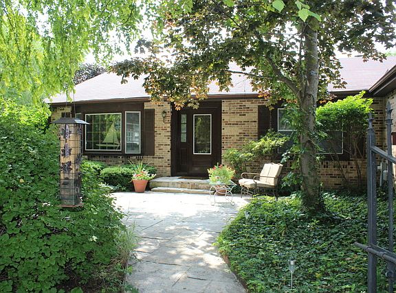 3rd image of 38520 N Burr Oak Ln