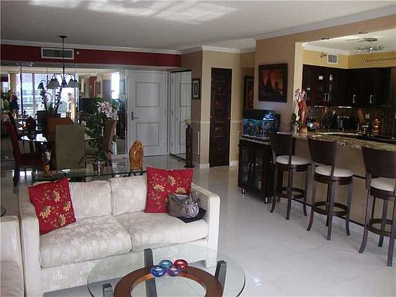 4th image of 19101 NE 36th Ct APT 1902