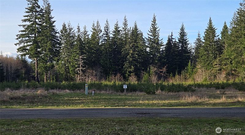 4th image of 9999 Sawyer Way